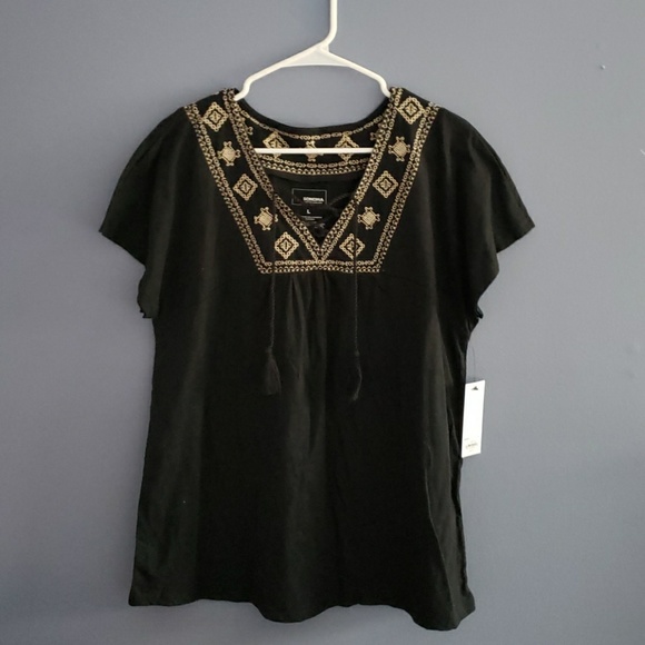 Sonoma Tops - 🍋 Sonoma Embroidary Tassle Tee